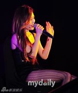 组图：韩团brown eyed girls办19禁演唱会大玩性感