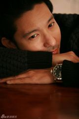 组图：立威廉马年春节柔情大片 中国红倍感温暖