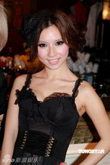 幻灯图：钟蕙芝与众模特拍摄MV 性感出镜秀丰满上围