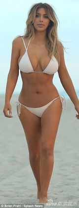 组图：辣妈卡戴珊秀瘦身成果 比基尼晒巨乳纤腰