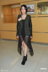 组图：谢安琪称婆婆沟通无代沟 罗霖中秋做慈善