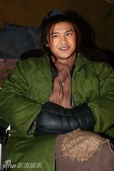 组图：最IN单品军大衣 刘德华范冰冰田亮全靠它