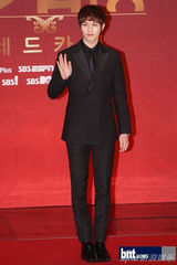 组图：《2012SBS演技大赏》孙贤株夺魁