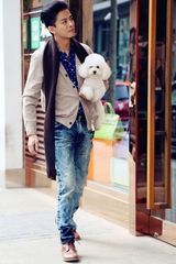 组图：陈晓东漫步冬日街头 坚强成熟更添男人味