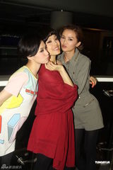 组图：容祖儿沪上庆生 Twins现身祝贺