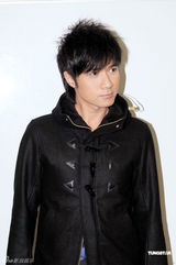 高清图：邓萃雯有信心赢 黎耀祥期待“称帝” 