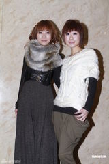 吴京迷彩服示人成焦点 梁汉文假期偷闲看足球(组图)