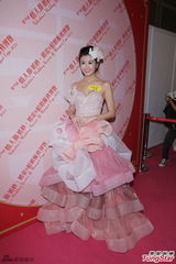 组图：王君馨高调表明处女身份 否认与男友同床