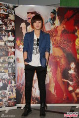 组图：刘培基赞张国荣美男 为何韵诗设计舞衣