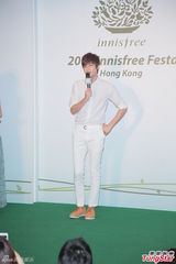 组图：李敏镐全白亮相代言疑透点 15分钟快闪