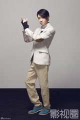 组图：俞灏明重启征程 《影视圈》绅士写真曝光