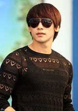 幻灯组图：Rain在首尔龙山IPARK举行签名会