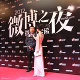 组图：黄健翔“防毒”造型亮相 期盼清新空气