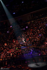 组图：水果姐土豪金献中国首秀 春春靓颖同台