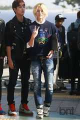 组图：韩团NU’EST飞新加坡出席韩流博览会