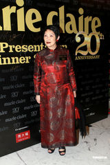 高清组图：徐若瑄深V拼性感 谈冯德伦笑而不答