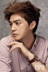 高清图：韩星金智勋拍写真 微露胸肌展致命诱惑