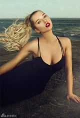 组图：海伦-弗拉纳根新写真秀豪乳丰唇