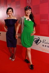 幻灯：《美丽俏佳人》千集盛典 沈傲君孕后首亮相