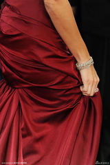 高清图：82届奥斯卡红毯 佩内洛普-克鲁兹红裙妖艳