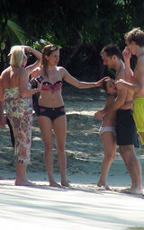 幻灯图：裘德-洛与西耶娜-米勒复合 海滨度假晒甜蜜