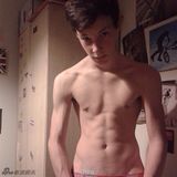 组图：少年版“卷福”曝光 网友大呼太像了！