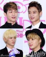 组图：SHINee帅气出席新香水发布会