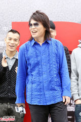 组图：Faye以个人姿态演出 张震岳与旧爱同台互动