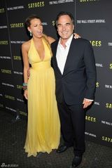 组图：布莱克明黄色礼服闪耀《野蛮人》纽约首映