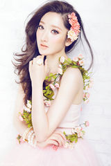 组图：张舒媛变身精致花仙子 浪漫唯美演绎粉嫩诱惑