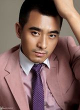 组图：陈龙黑粉西装写真出炉 展现男人魅力双面 