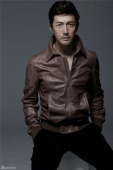 组图：张鲁一时尚写真散发熟男魅力