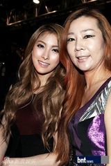 组图：TEEN TOP朴奎利等众星出席首尔时装周