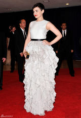 高清图：C罗女友白宫晚宴性感裸背 罗韩纯黑装肃穆