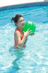 组图：颜子菲泳装亮相户外节目 赴马尔代夫拍摄