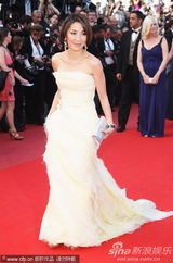 幻灯图集：乔治-卢卡斯杨紫琼捧场《华尔街2》首映