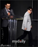 组图：韩国老牌歌手赵容弼第19张专辑发布