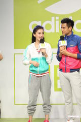 组图：Angelababy与彭于晏运动装活力十足