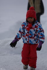 组图：《爸爸》雪乡抢先看 萌娃玩雪脸蛋红扑扑