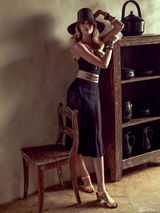 组图：超模坎迪斯全裸登新年特刊 演绎异域风情