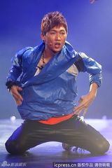 组图：《舞林大会》踢馆赛 “无腿舞后”征服全场