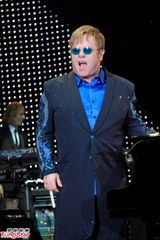 组图：艾尔顿-约翰香港开唱莫文蔚前来朝圣