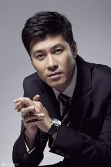 组图：孙玮职场写真曝光 展现金领酷帅风范