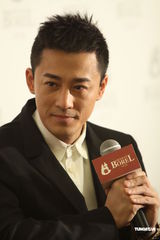 组图：林峰不回应感情问题 期待和刘德华合作