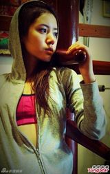 组图：乐明明MV谈恋爱不过瘾 欲做打女过影视瘾