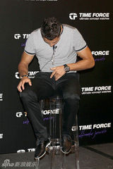 组图：C罗广告大片赏析 肌肉男大秀好身材