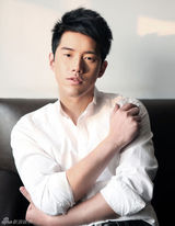 组图：吴建飞春季简约写真淡然温暖