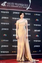 高清组图：众星亮相48届百想艺术大赏红地毯