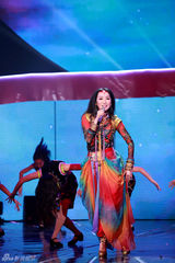 组图：齐秦助阵争奇斗艳盛典 返老还童只因女儿