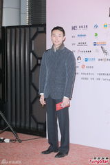 组图：赌王四太梁安琪旅行庆圣诞 否认儿子恋情